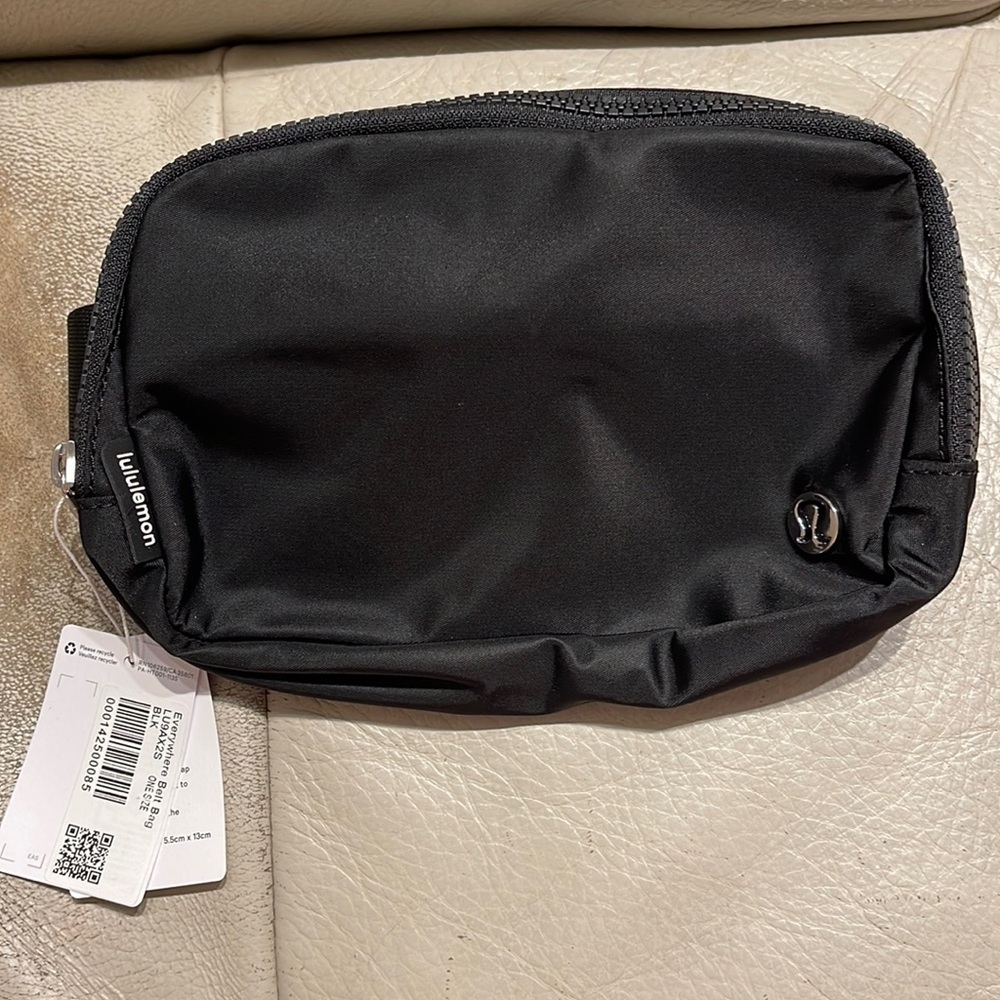 BNWT Lululemon everywhere belt bag. Brand new and never used!!